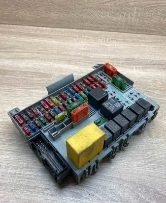 Opel Astra G Fuse module 90589965 USED