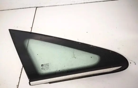 Opel Zafira B Front triangle window/glass 