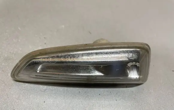 Front fender indicator light