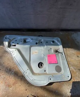Skoda Fabia Mk1 (6Y) Rear door manual window regulator 