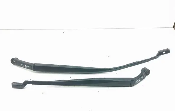Toyota Prius (XW50) Front wiper blade arm