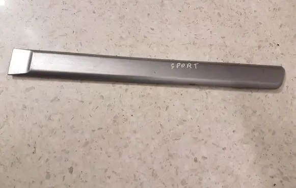 Mitsubishi Pajero Sport I Front door trim (molding) MR462931