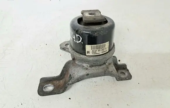 Volvo V70 Engine mount bracket 30671245