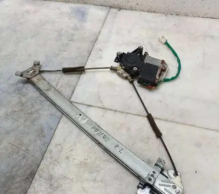 Mitsubishi Pajero Front door window regulator with motor MR304810 0620200122