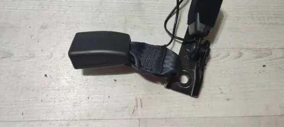 Peugeot 508 II Middle seatbelt buckle (rear) 