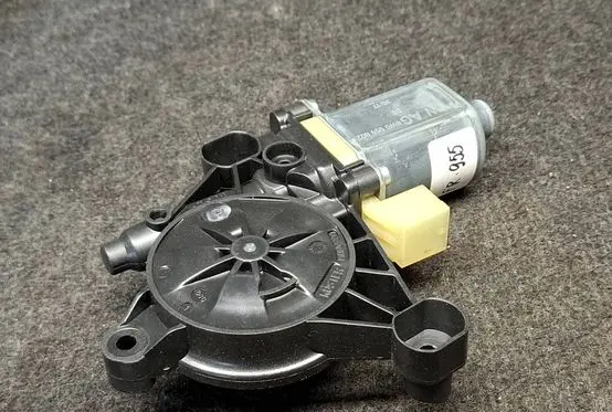 Audi Q7 4M Front door window regulator motor 8W0959802