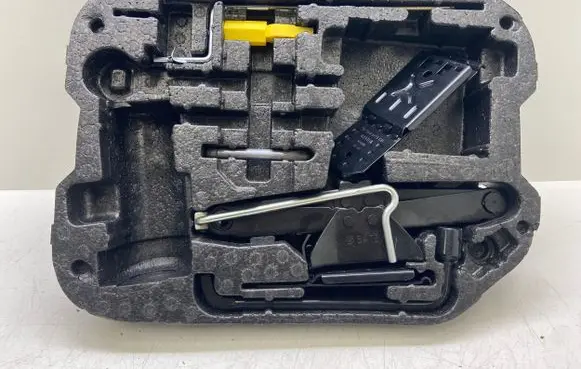 Citroen C4 Grand Picasso Tool set 9681017280