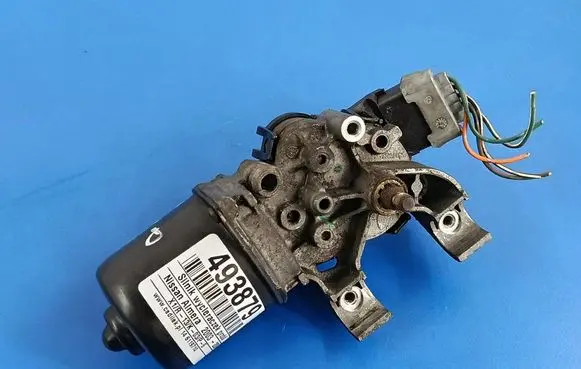 Nissan Almera Tino Front wiper linkage and motor
