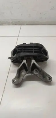 Peugeot 208 II Engine mount bracket 243248