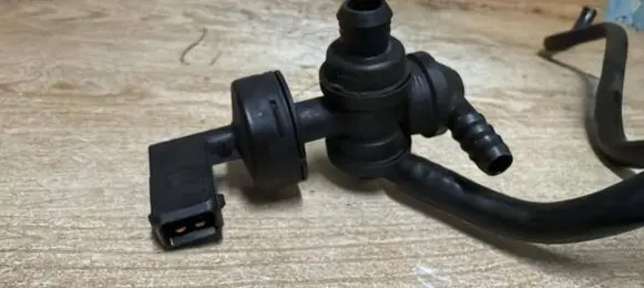 Volvo XC90 Vacuum valve 73378