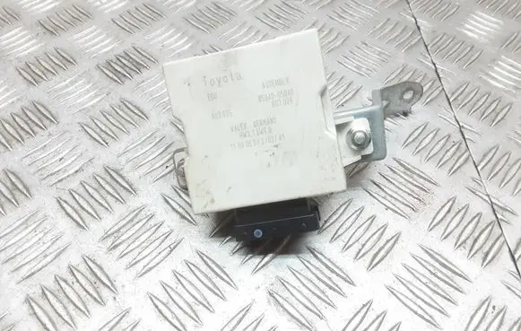 Toyota Avensis T250 Window wiper relay 8594005040