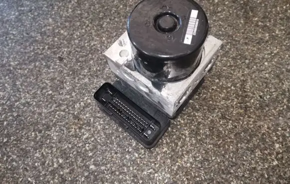 Volvo S60 ABS Pump 31329137 P31329137
