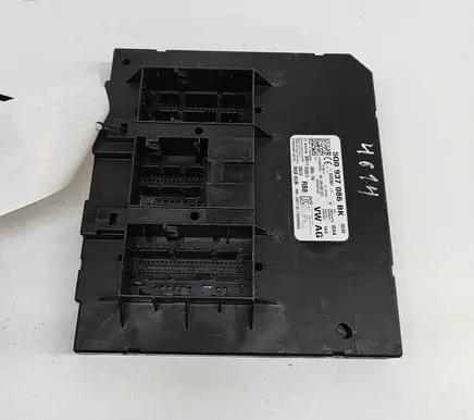 Volkswagen PASSAT B8 Central body control module F005V01915 5Q0937086BK