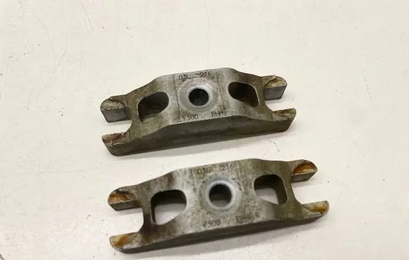 Volkswagen Golf VI Fuel Injector clamp holder 03L216 V300