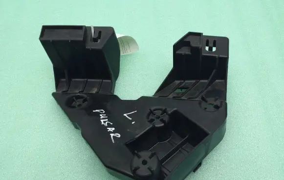Nissan Pulsar Headlight/headlamp mounting bracket