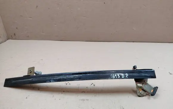 Maserati Coupe Front door manual window regulator