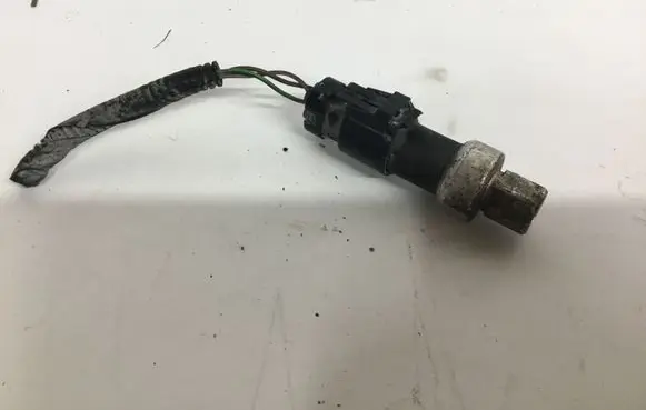 Ford Fiesta Air conditioning (A/C) pressure sensor 6F9319D594AA 1017A01