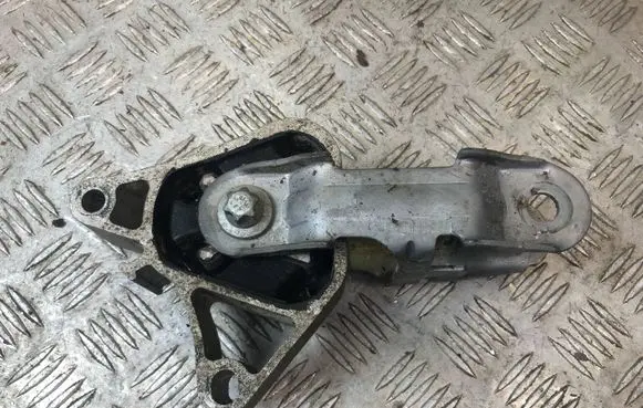 Mercedes-Benz CLA C117 X117 W117 Engine mount bracket