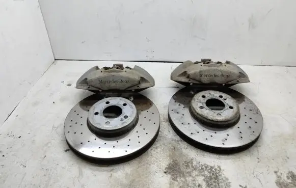 Mercedes-Benz C W205 Brake discs and calipers set 
