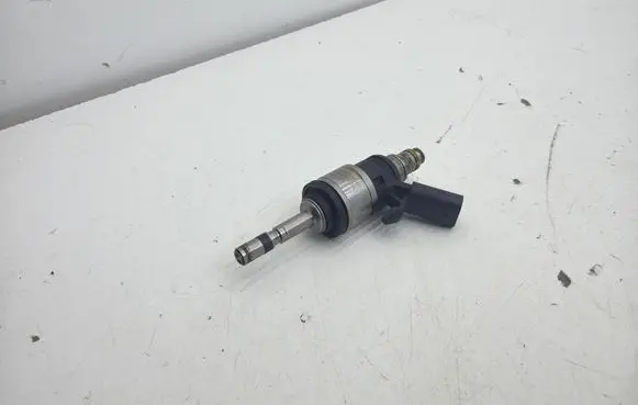 Audi A3 8Y Fuel injector 06Q906036A