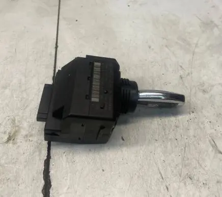 Mercedes-Benz C W203 Ignition lock 2095450508 33002403 33002404