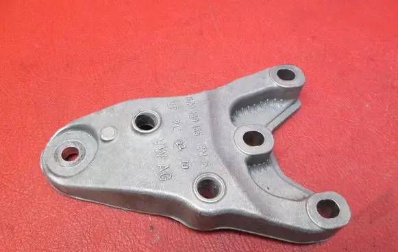 Seat Ibiza IV (6J,6P) Engine mounting bracket 6R0199185ZM