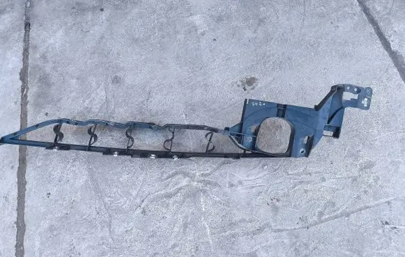 BMW X5M E70 Fender mounting bracket 7157990 10503410