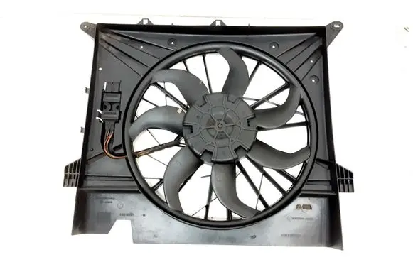 Volvo XC90 Radiator cooling fan shroud 31111543