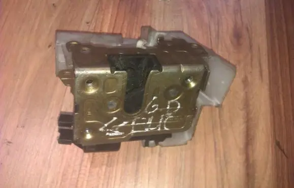 Renault Scenic I Front door lock