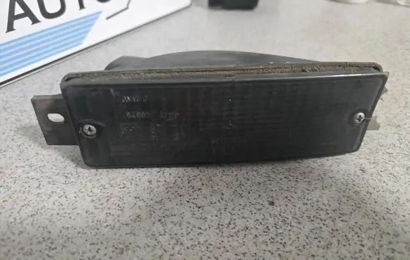 BMW 3 E30 Front indicator light 63131380964 63131380968