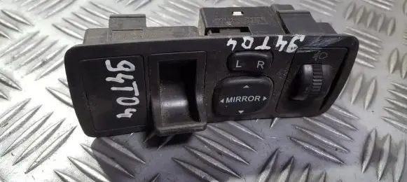 Wing mirror switch