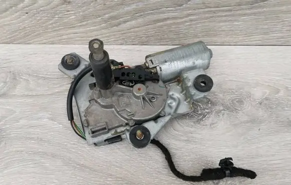 Mitsubishi Carisma Rear window wiper motor 0390206517