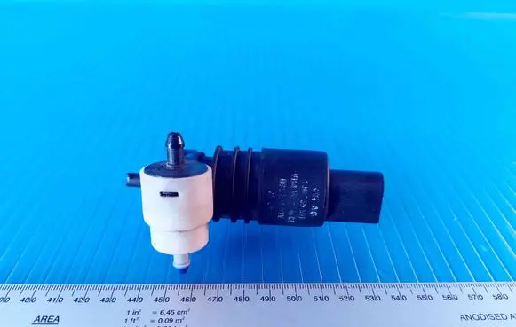 Volkswagen Touareg I Windscreen/windshield washer pump