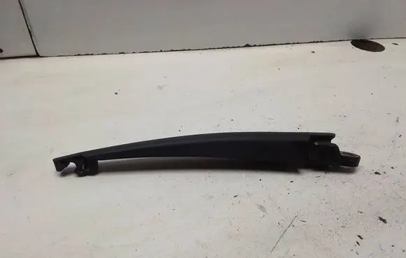 Hyundai i30 Rear wiper blade arm 