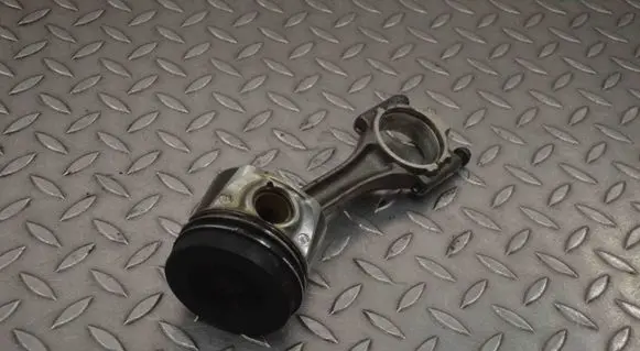 Volkswagen Polo V 6R Piston 03LA BHS