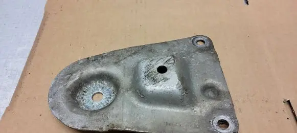 Audi A4 S4 B5 8D Engine mounting bracket 8D0399542