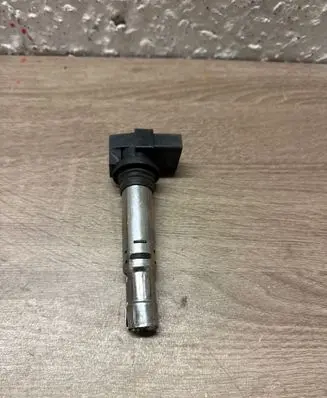 Volkswagen Golf V High voltage ignition coil R0401S00403 U5002 141N