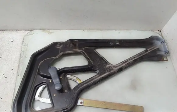 Volkswagen II LT Front door manual window regulator