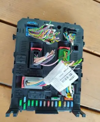 Peugeot 508 II Fuse module 9664059080