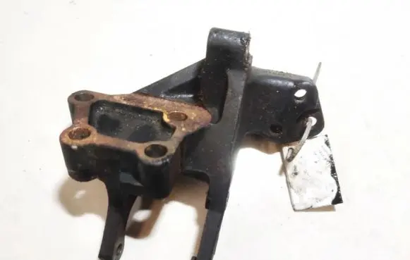 Toyota Avensis T250 Engine mounting bracket