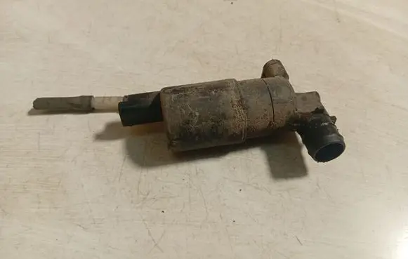 Peugeot 107 Windscreen/windshield washer pump 8200031805