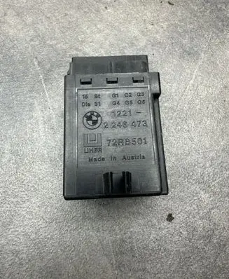 BMW 5 E39 Glow plug pre-heat relay 2246473 72RB501