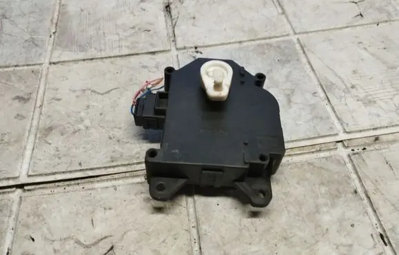 Toyota Auris 150 Air flap motor/actuator 1138002840