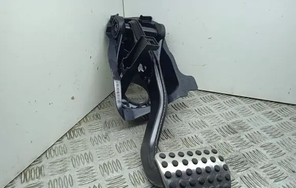 Mercedes-Benz C AMG W205 Brake pedal A2052920515