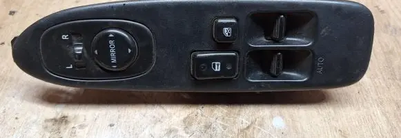 Toyota Corolla Verso E121 Electric window control switch 7423220250