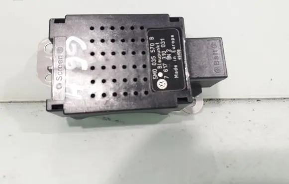 Volkswagen Golf VI Aerial antenna amplifier 5M0035570B