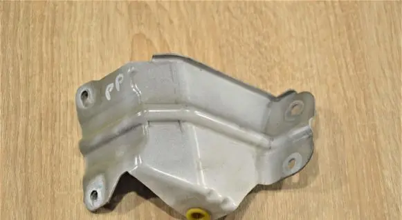 Chevrolet Captiva Fender mounting bracket