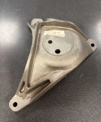 BMW 5 E39 Engine mounting bracket 1096080