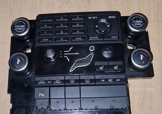 Volvo V70 Climate control unit 30782281
