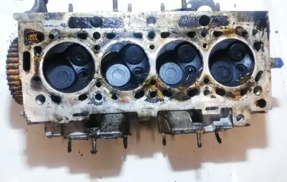 Peugeot 106 Engine head 